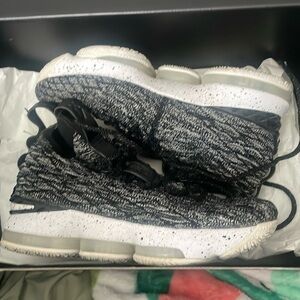 Lebron XV basketball shoes